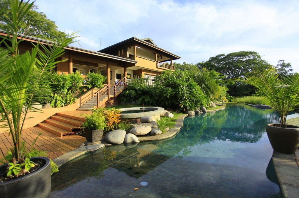 Where to Find Luxury Home Rentals for your Next Trip