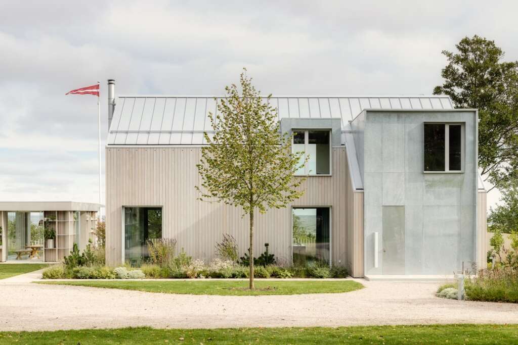 Open AD designs new holiday home on existing foundations along Latvian coastline