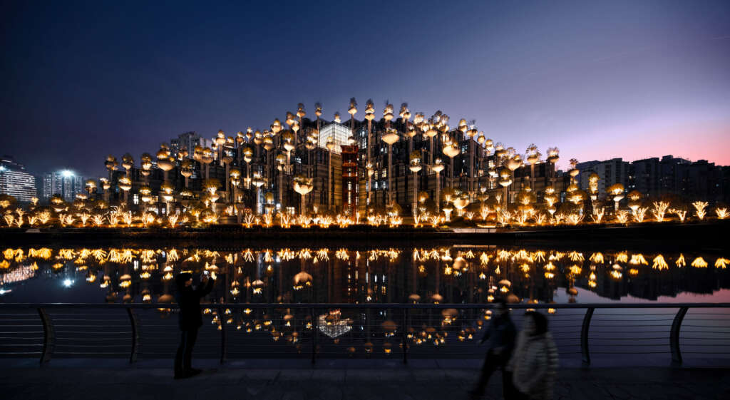 Heatherwick Studio completes 'Forest-Capped Mountains' along Shanghai waterfront