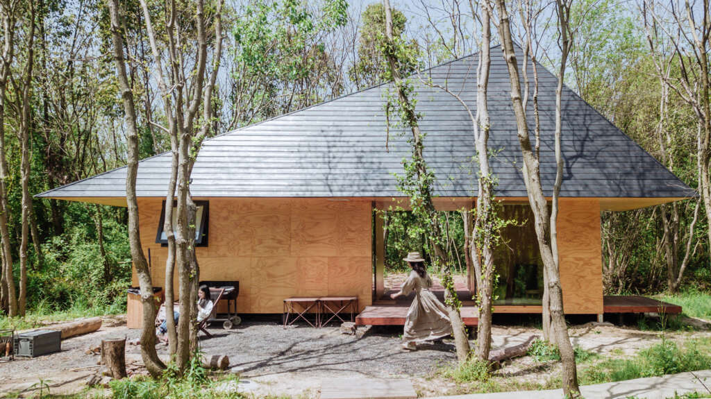 Escape to this spaceship-like cabin in the suburbs of Wuhan
