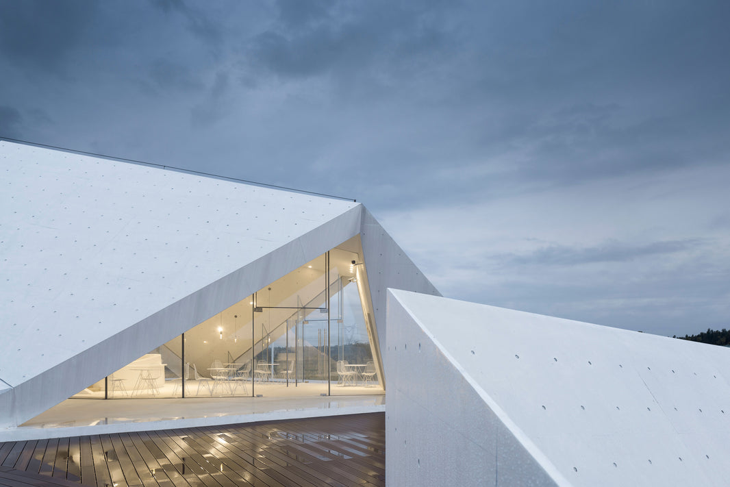This Crane Pavilion Rises by a Wetland Preserve Outside Wuhan