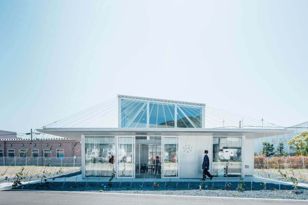 kvalito / Kazuya Mizukami design's studio in Kyoto using structural, artful and natural wires