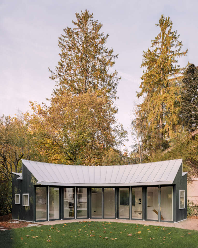 This artist studio in a Geneva garden provides the perfect setting for picturesque architecture