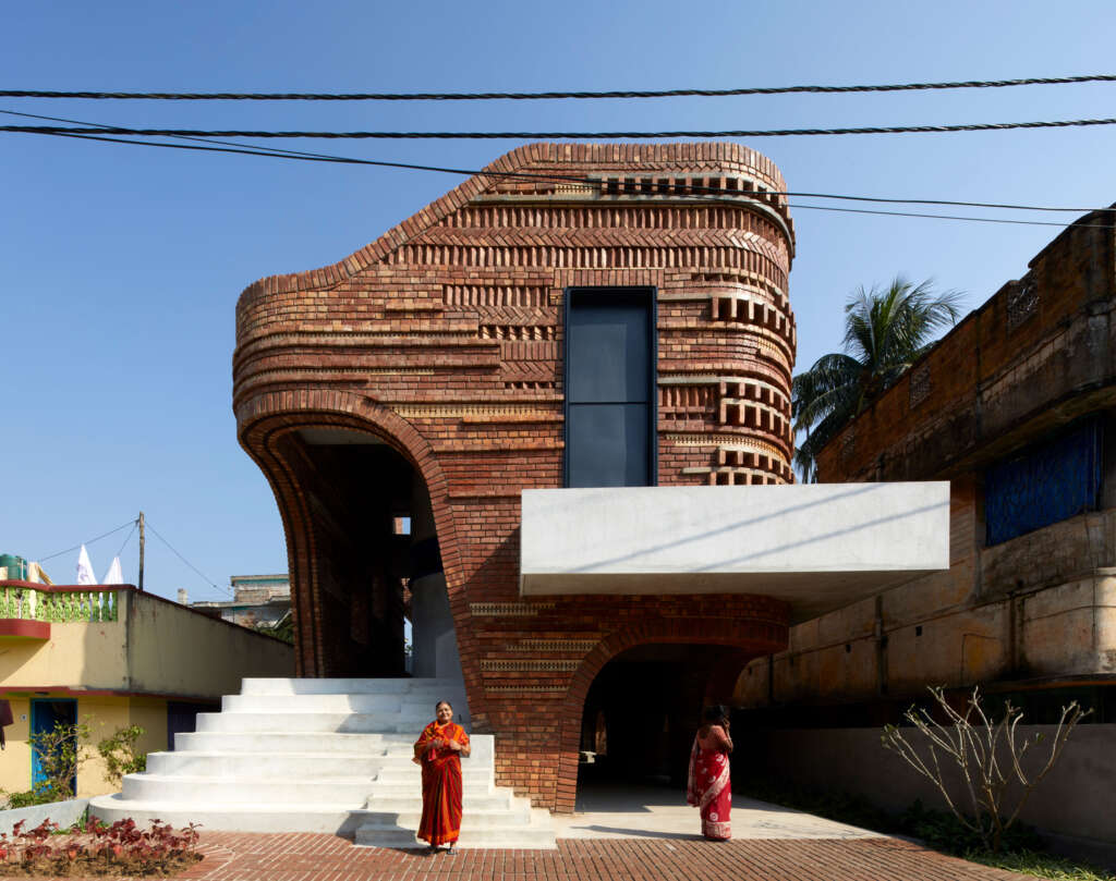Abin Design Studio creates terracotta house and gallery in east India