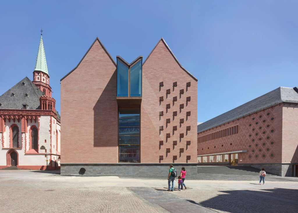 Lederer Ragnarsdóttir Oei Architekten design new home for The Historical Museum in Frankfurt