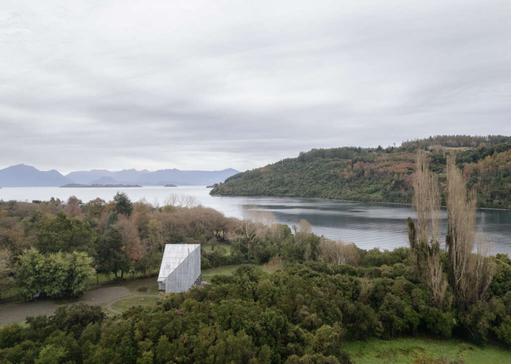 Iván Bravo architects design holiday home in southern Chile with split facades