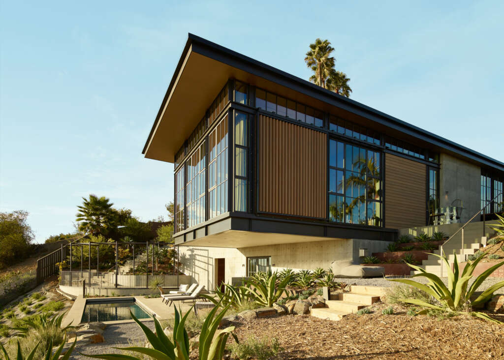 Mutuus Studio designs bespoke home perched atop a hill in Hollywood hills