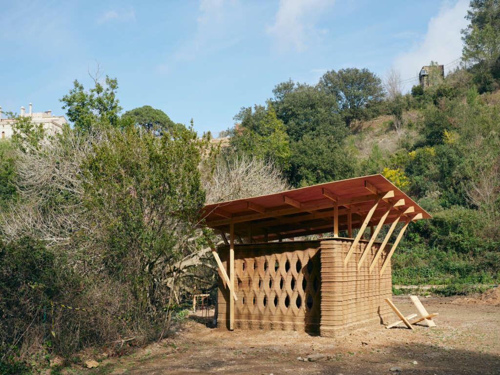 IAAC designs and constructs Spain's first 3D printed building using earth and Crane WASP