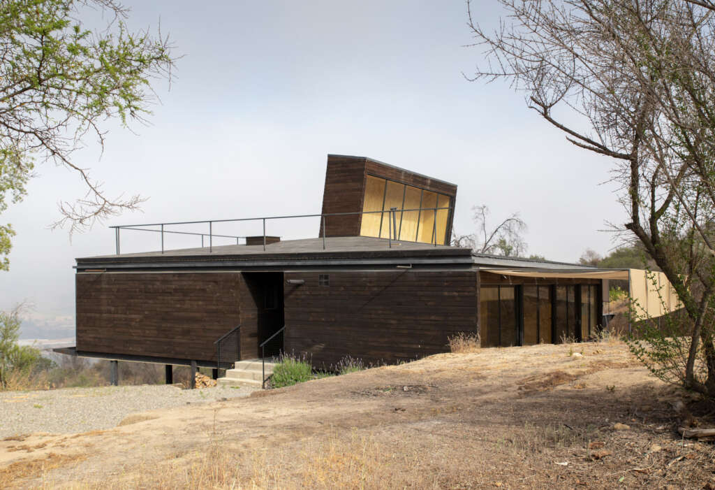 Hatch House is located in a Chilean ecological reserve surrounded by shrubland and forest