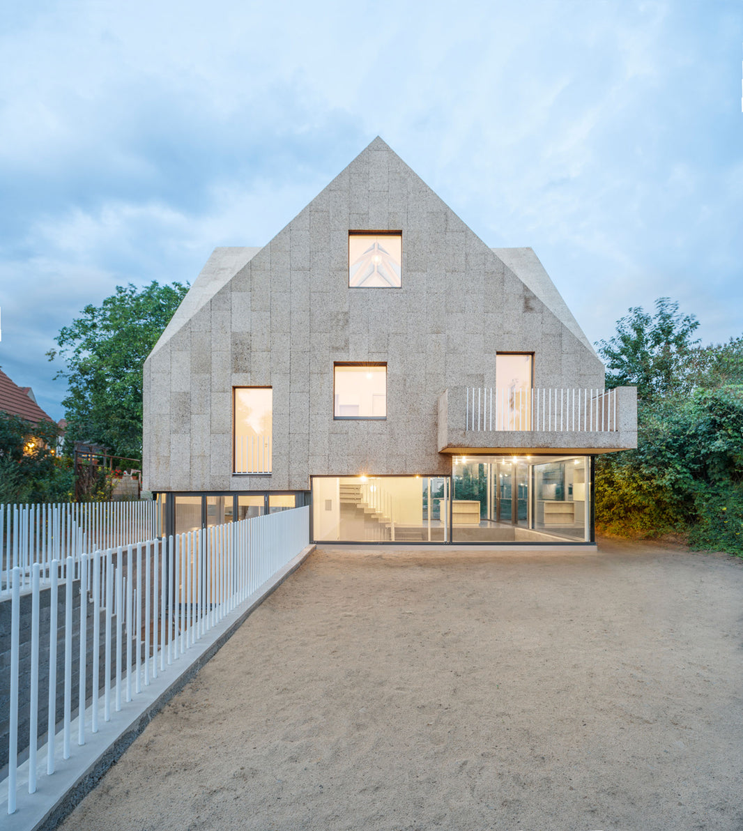 rundzwei Architekten Create House Made of Cork
