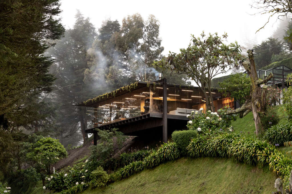 RAMA estudio design prefabricated getaway home in Ecuador