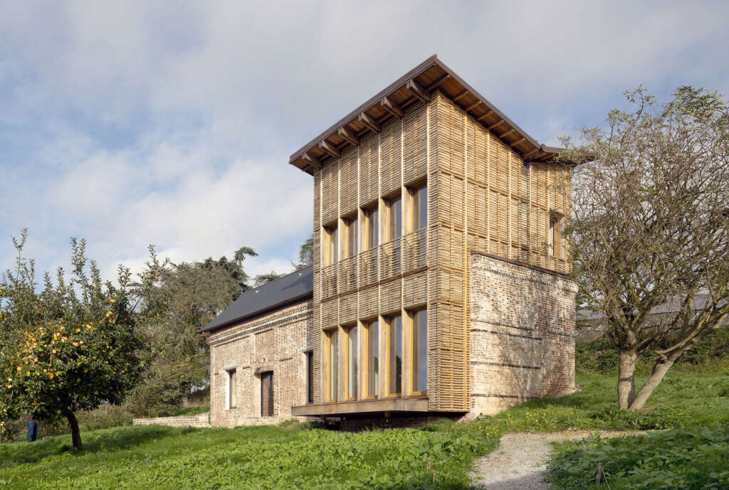 This Normandy house renovation is built with 100% natural materials sourced within a radius of less than 100 km
