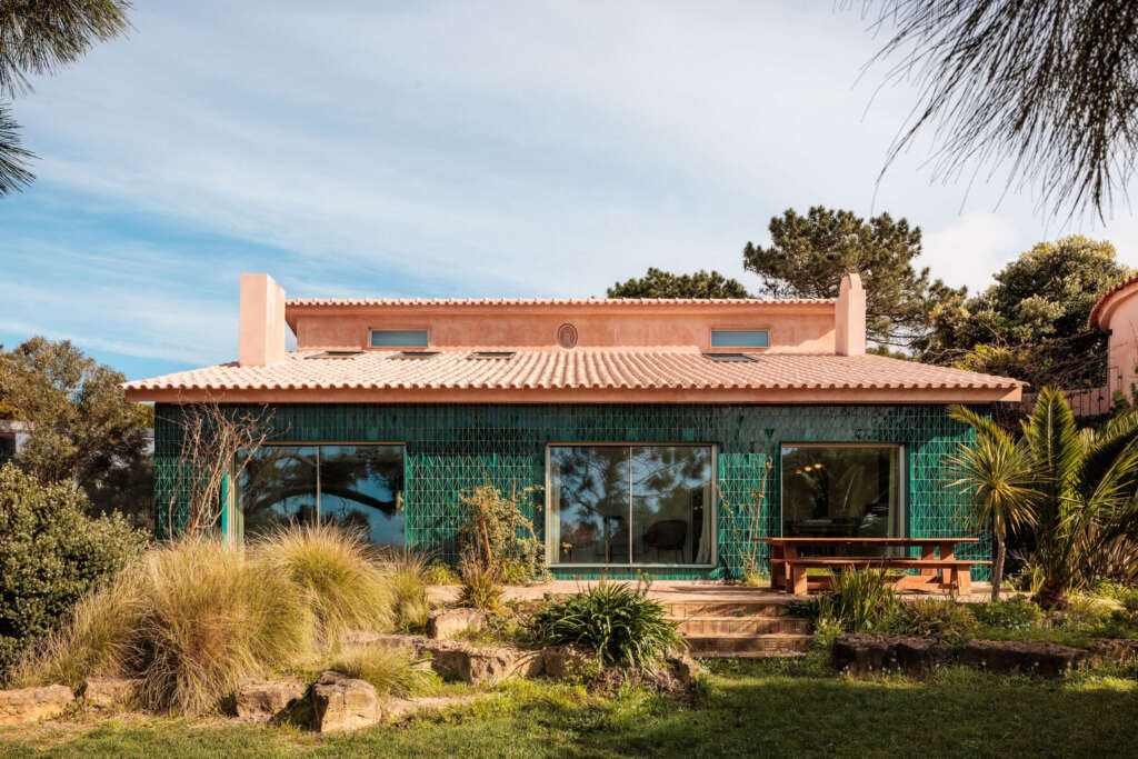 João Tiago Aguiar, arquitectos complete tiled home perched above the cliffs of Azóia