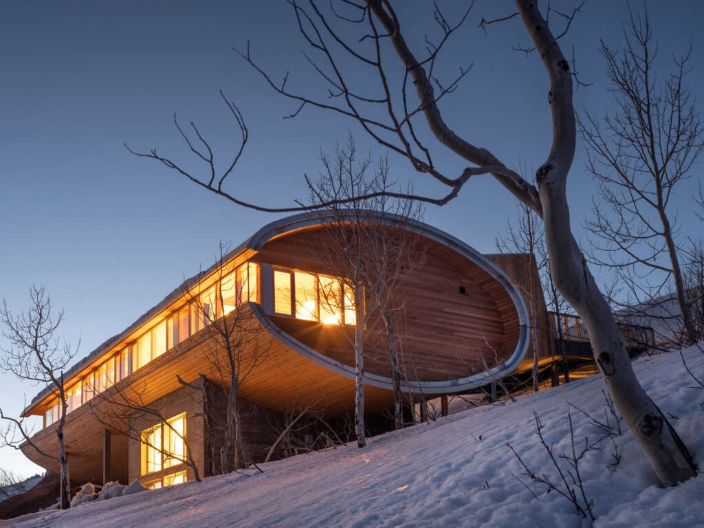 MacKay-Lyons Sweetapple Architects design House at 9,000 Feet