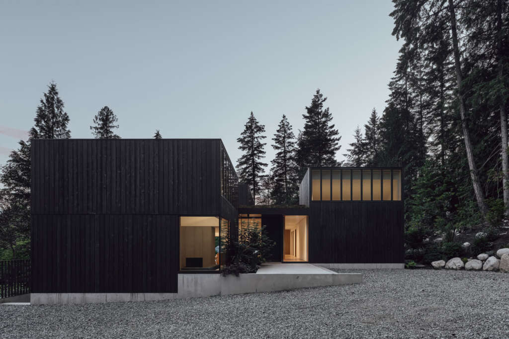 Leckie Studio completes weekend home that acts as a lens for its environment