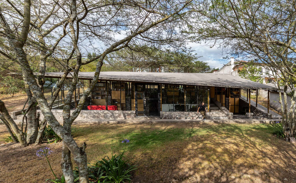 Al Borde design glassy Quito home on sloping terrain