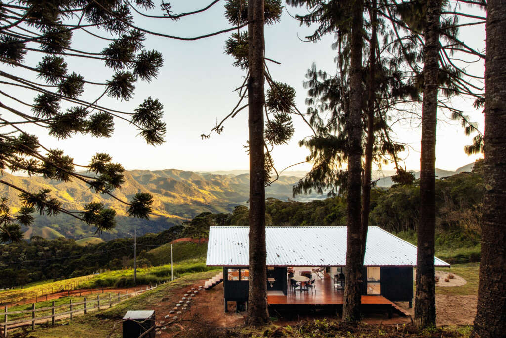 Silvia Acar Arquitetura and Gil Barbieri Arquitetura design split cabin in the mountains of Brazil