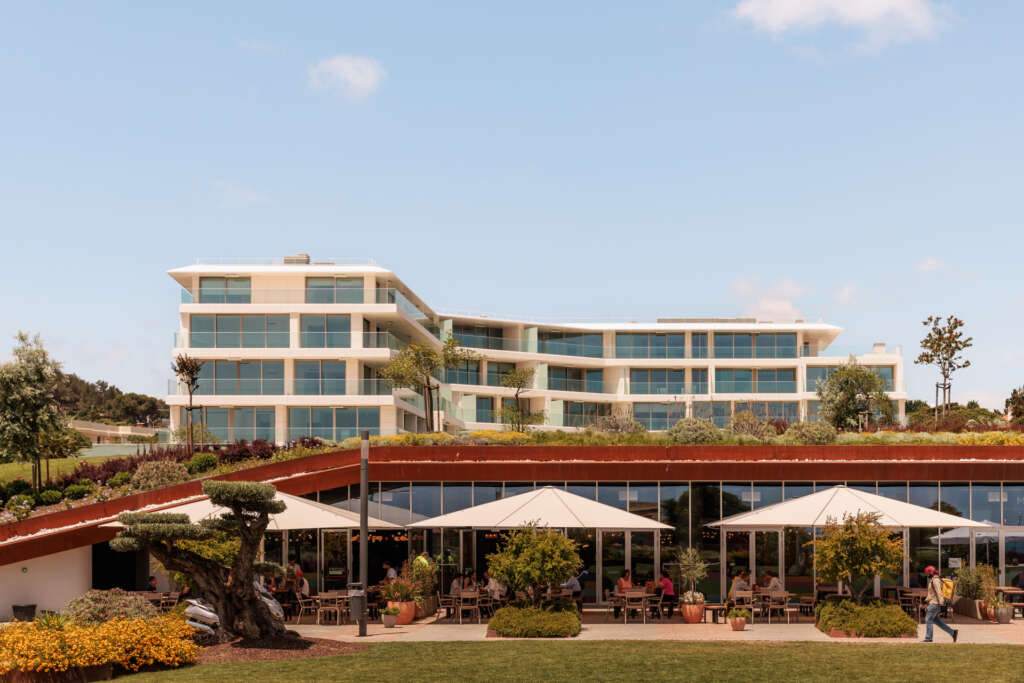 NEXT architects transform shopping centre into new city entry point for Cascais