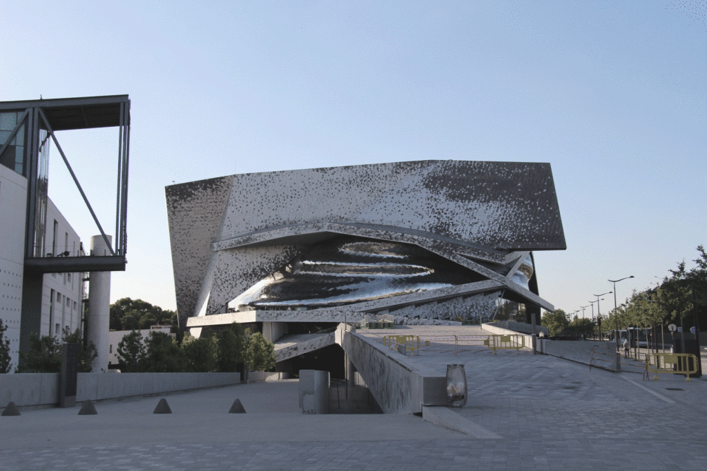 The MUST-SEE Architecture in Paris