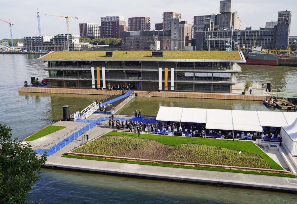 Floating Office Rotterdam officially opens with a visit from His Majesty King Willem-Alexander