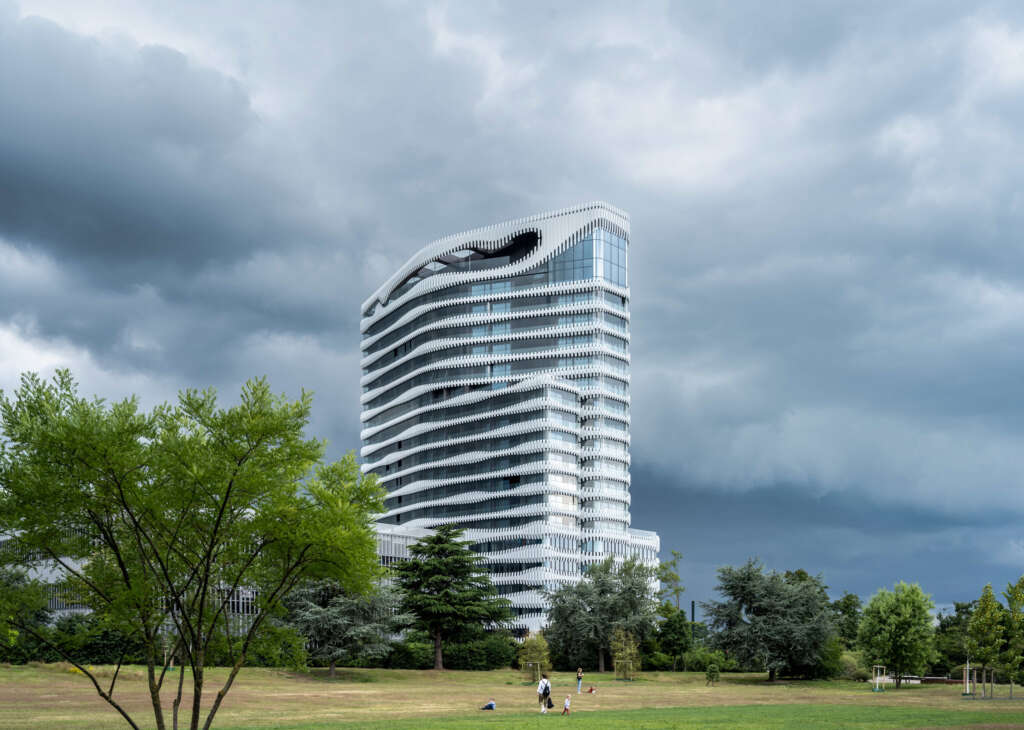 J. Mayer H. creates hybrid high-rise 'Zipper' on the banks of the Rhine in Dusseldorf-Heerdt