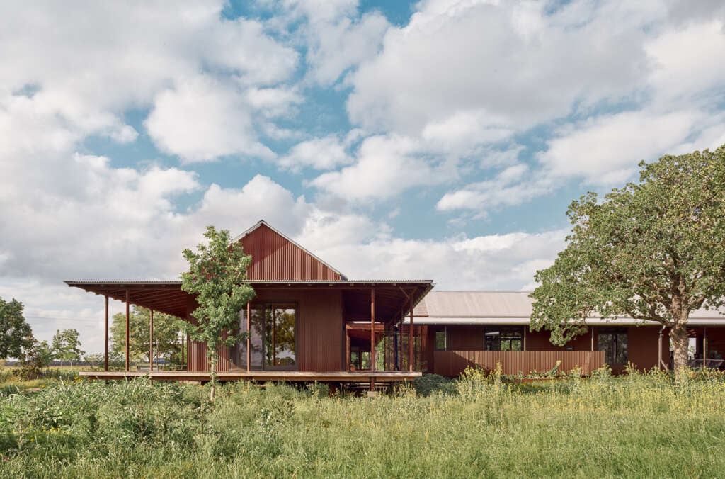Baldridge Architects design contemporary ranch in central Texas