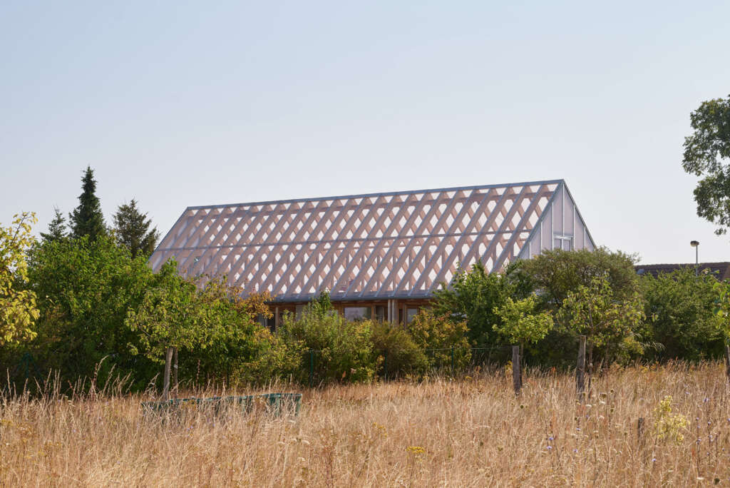 Das Glashaus offers a chance to enjoy the preserved forest and lakes outside Berlin