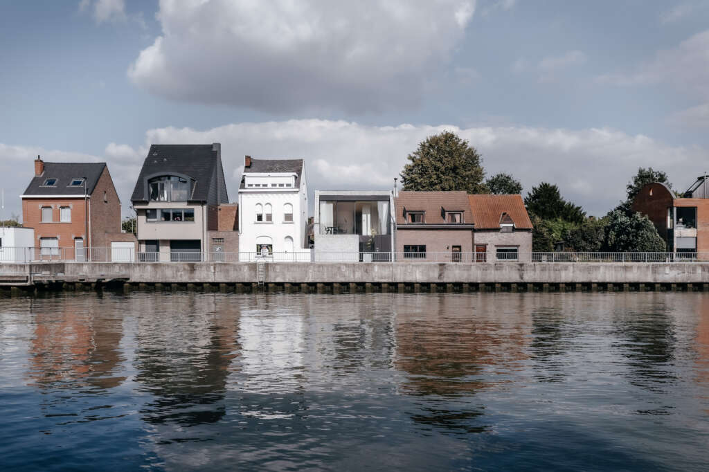 Studio Farris completes small canal house in Brabant