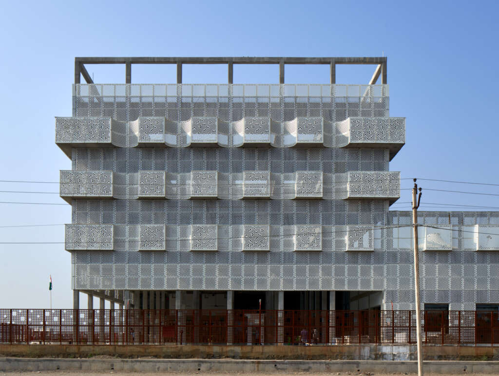 Studio Saar completes new discovery centre for local community in Udaipur, India