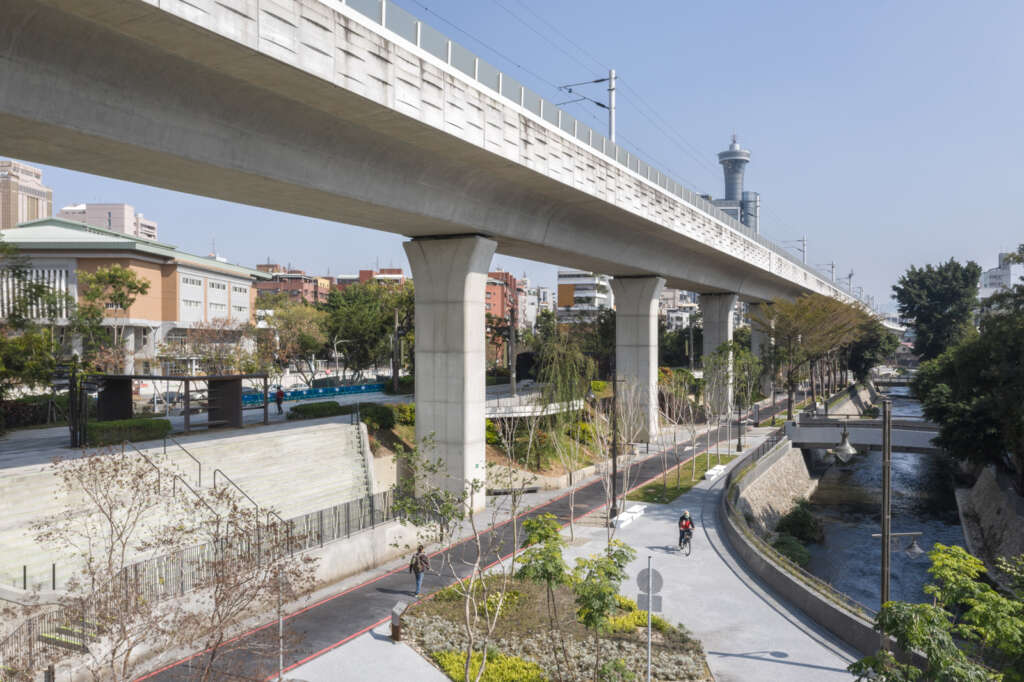 Mecanoo revitalize former railway line crossing in downtown Taichung
