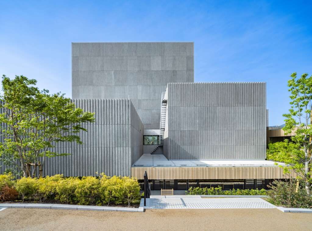 Takatsuki Arts Theatre: Nikken Sekkei create public architecture integrated with a park