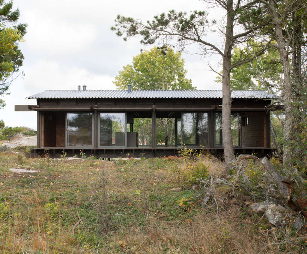 Escape to this darkened coastal house in Sweden by HelgessonGonzaga
