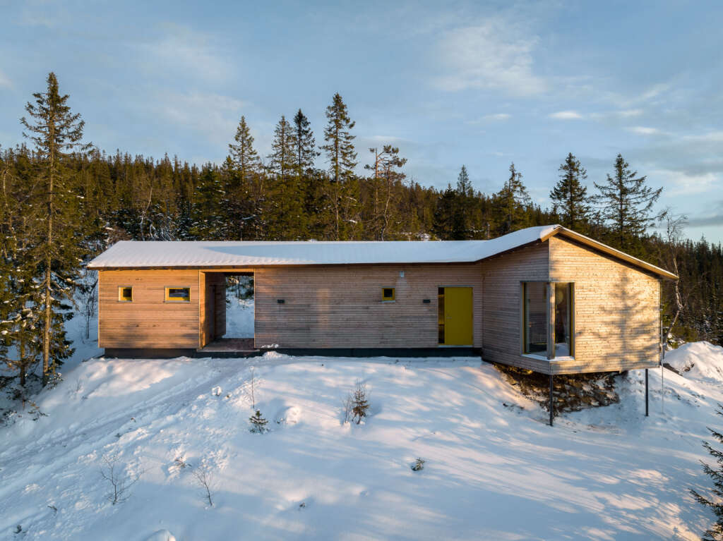 The Y cabin overlooks the Vikerfjell mountain range outside Oslo