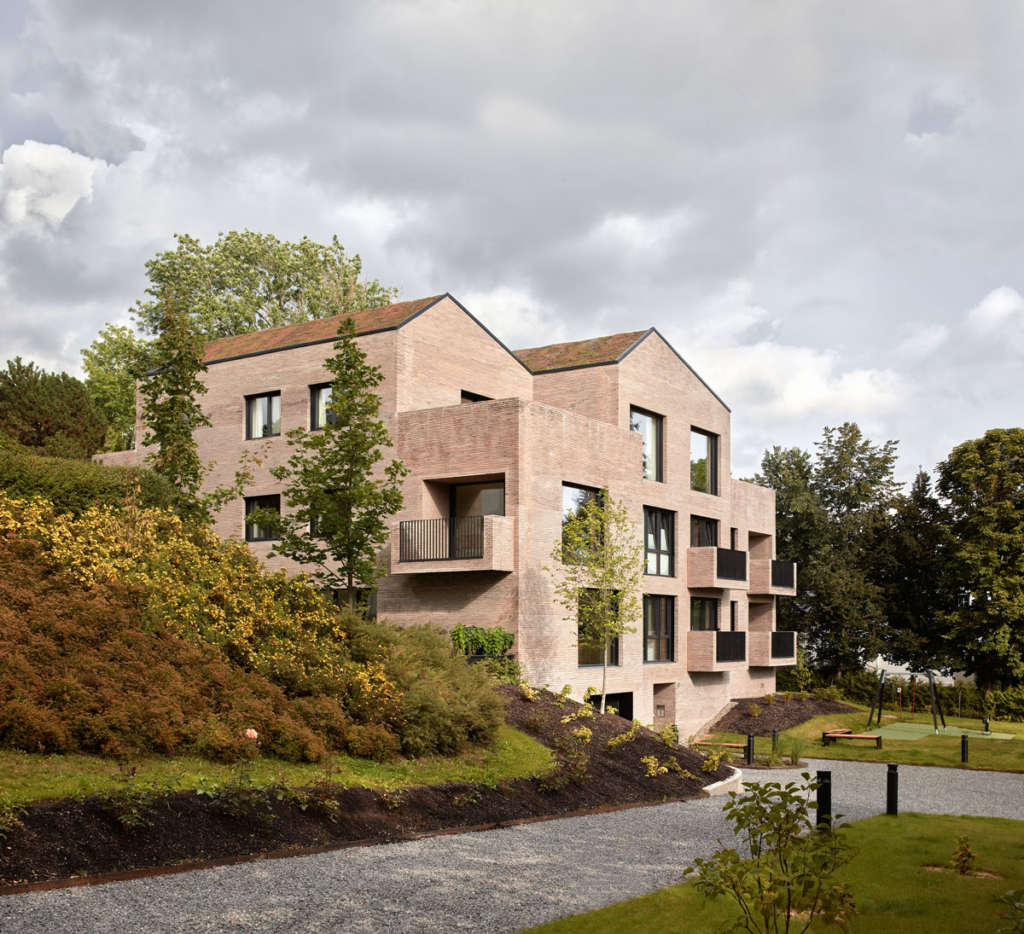 Reiulf Ramstad Architects complete apartment building that blends into its natural setting