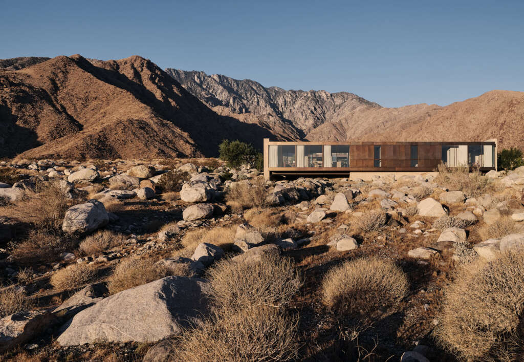 Woods + Dangaran design desert getaway in Palm Springs