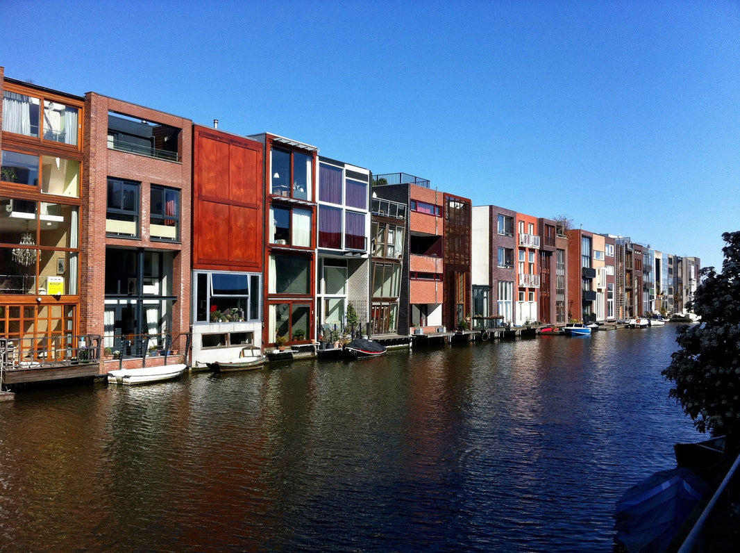 The MUST-SEE Architecture in Amsterdam