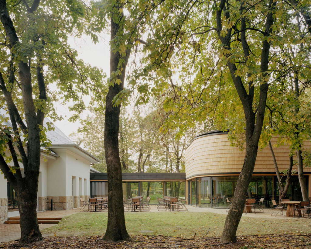 Hetedik Műterem and Studio Konstella design forest pavilion extension for protected ski house in Budapest