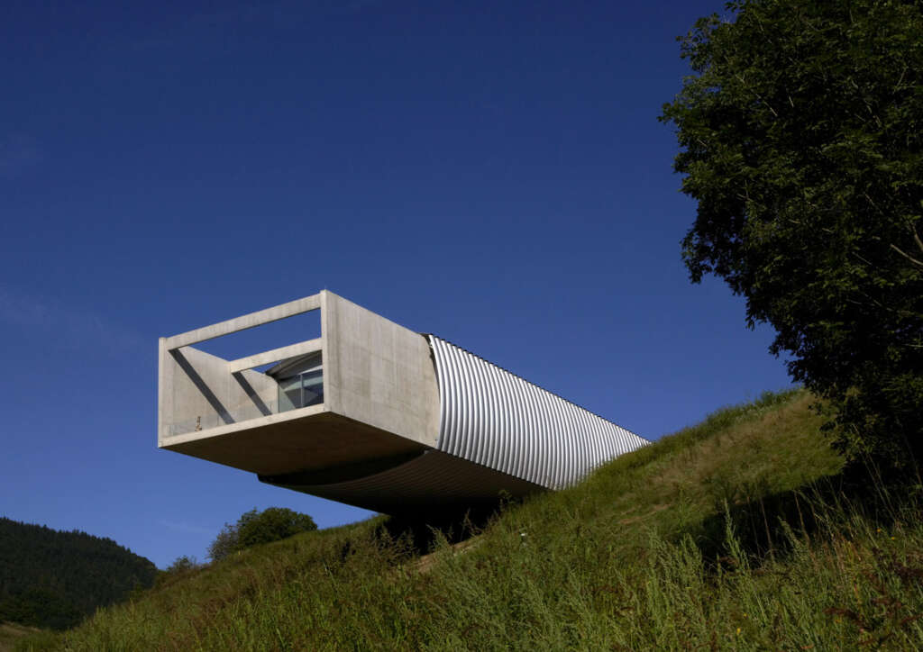 querkraft design cantilevering museum for Herbert Liaunig’s private art collection