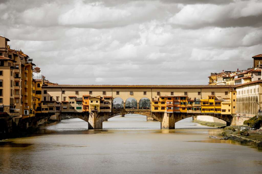 A short history of bridges with buildings on them