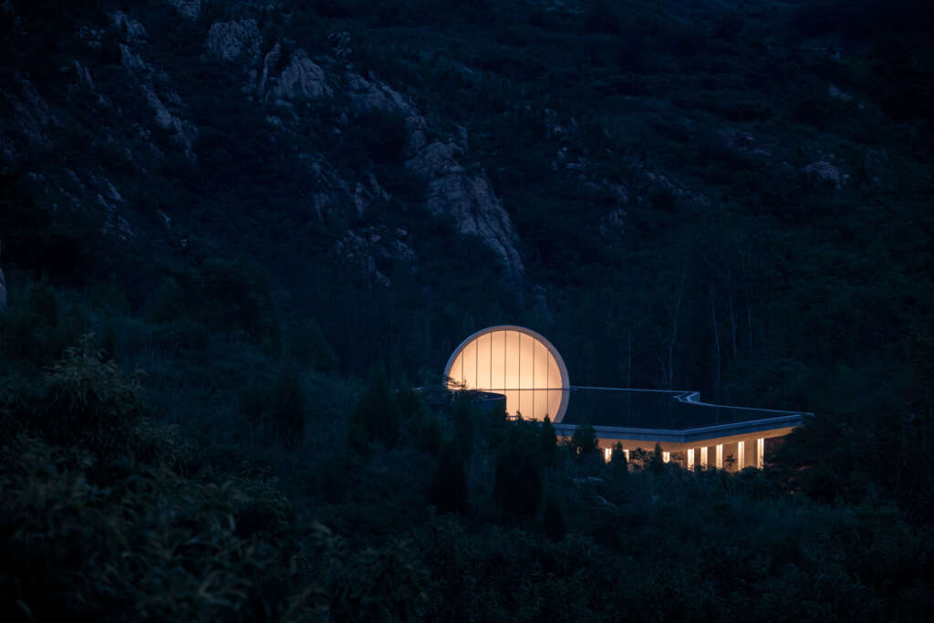 SYN Architects design captivating ceremony hall called "The Hometown Moon"