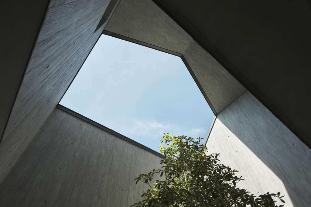 Neri&Hu design courtyard house in Singapore