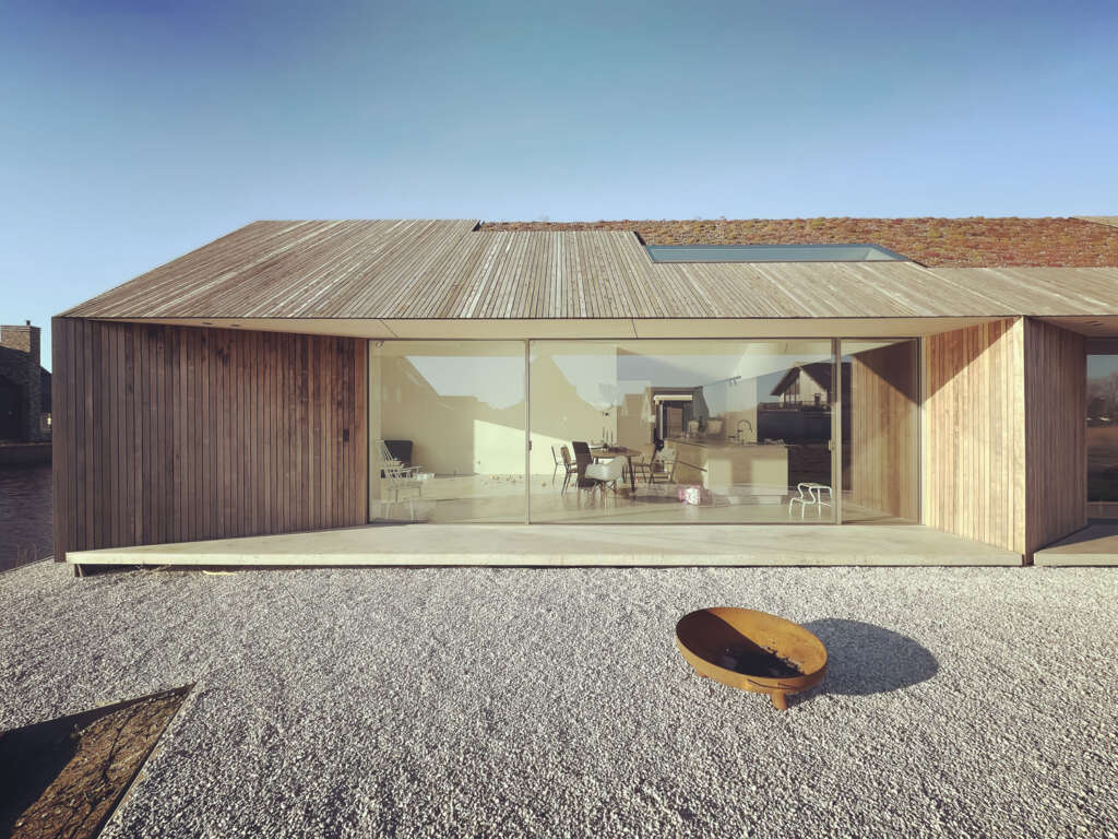 Francois Verhoeven Architects design minimalistic bungalow in The Netherlands with passive design principles