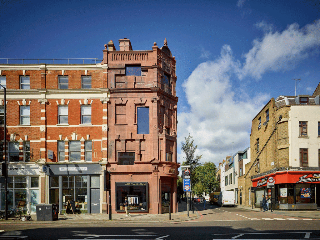 GROUPWORK 'Misremembers' Former Building in London - Åvontuura