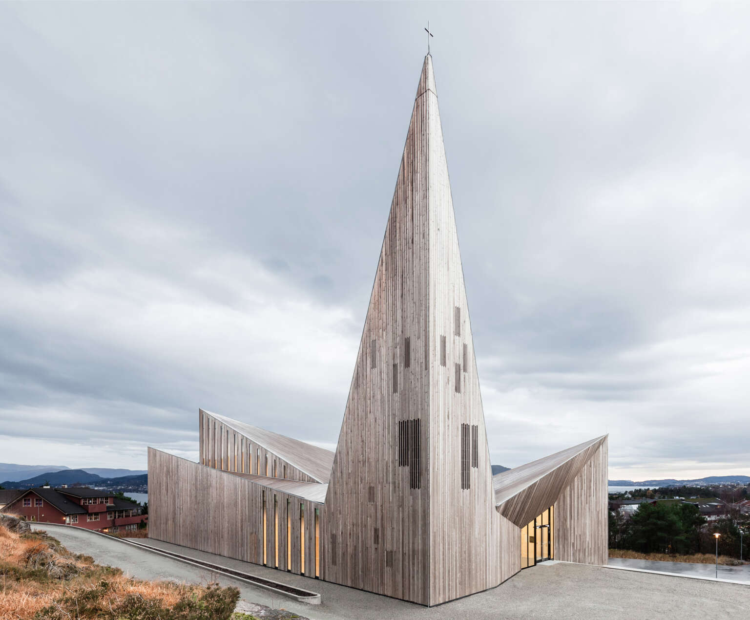 This Norwegian Church is inspired by the country's traditional stave ...