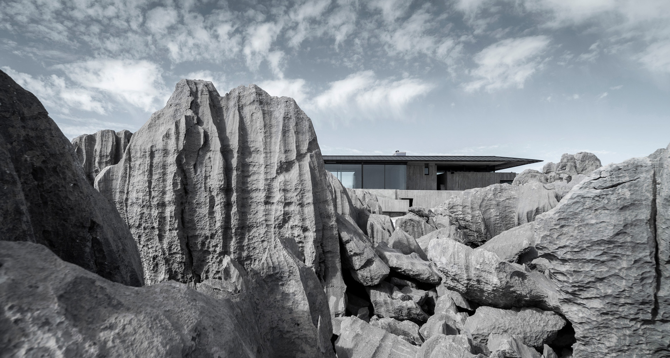 Karim Nader Studio complete spectacular concrete and glass house in the ...