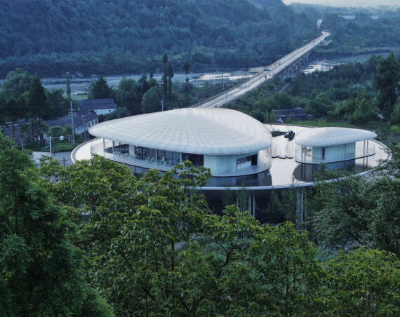 Plaza Biblioteca Sur by Gonzalez Moix Arquitectura | ÅVONTUURA